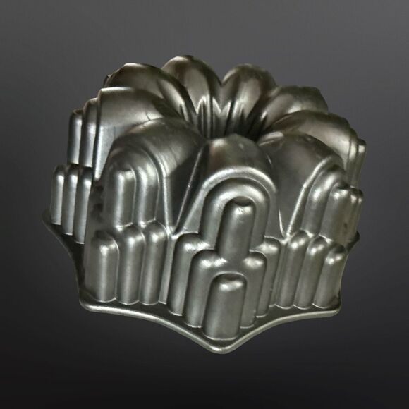 Martha Stewart Cast Aluminum Cathedral Bundt 10 Cup Bundt Pan Cast Non-Stick - Picture 5 of 7